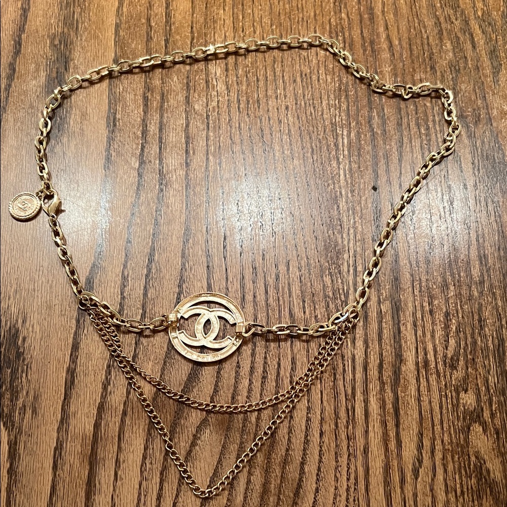 Gold Double CC Medallion Chain Waist Belt - Picture 5 of 5
